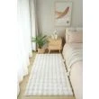 Dette produkt hedder Rabbit Bubble, fremstillet af Polyester materiale med en smuk Offwhite farve - SE Mattor