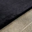Dette produkt hedder Rabbit Eco, fremstillet af Polyester materiale med en smuk Sort farve - SE Mattor