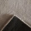 Dette produkt hedder Rabbit Eco, fremstillet af Polyester materiale med en smuk Taupe farve - SE Mattor