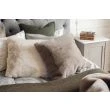 Dette produkt hedder Cat, fremstillet af Polyester materiale med en smuk Beige farve - SE Mattor