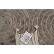 Dette produkt hedder Rabbit Zen, fremstillet af Polyester materiale med en smuk Taupe farve - SE Mattor