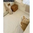 Dette produkt hedder Rabbit Zen, fremstillet af Polyester materiale med en smuk Offwhite farve - SE Mattor