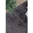 Dette produkt hedder Bono, fremstillet af Polyester materiale med en smuk Mørkegrå farve - SE Mattor