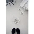 Dette produkt hedder Molly, fremstillet af 60 % Uld & 40% Bomuld  materiale med en smuk Hvid farve - SE Mattor