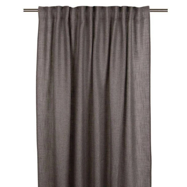 Dette produkt hedder Brooklyn, fremstillet af 79% polyester & 21% viskose materiale med en smuk Grå farve - SE Mattor