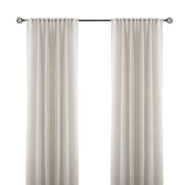 Dette produkt hedder Ellinor, fremstillet af Polyester materiale med en smuk Linned farve - SE Mattor