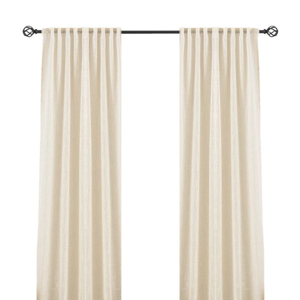 Dette produkt hedder Kristina, fremstillet af Polyester materiale med en smuk Beige farve - SE Mattor