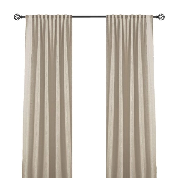 Dette produkt hedder Kristina, fremstillet af Polyester materiale med en smuk Linned farve - SE Mattor