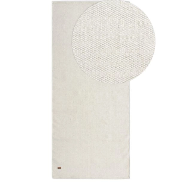 Dette produkt hedder Lunda, fremstillet af 80% Uld & 20% Bomuld  materiale med en smuk Offwhite farve - SE Mattor