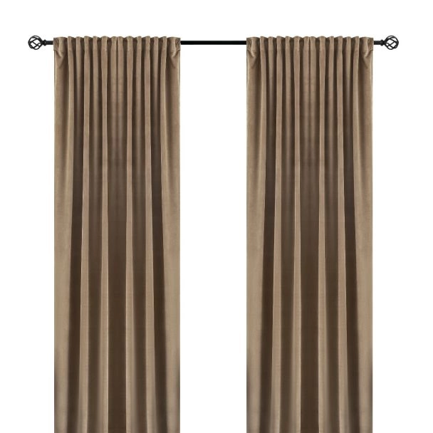 Dette produkt hedder Mathilde, fremstillet af Polyester materiale med en smuk Sand farve - SE Mattor