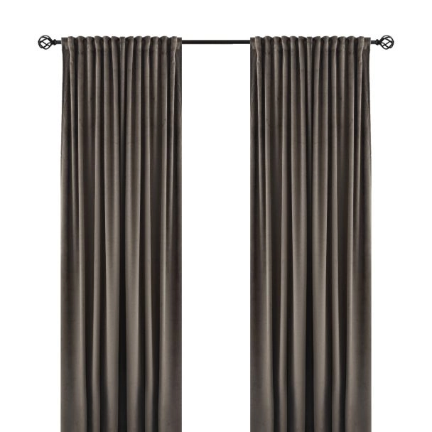 Dette produkt hedder Mathilde, fremstillet af Polyester materiale med en smuk Taupe farve - SE Mattor