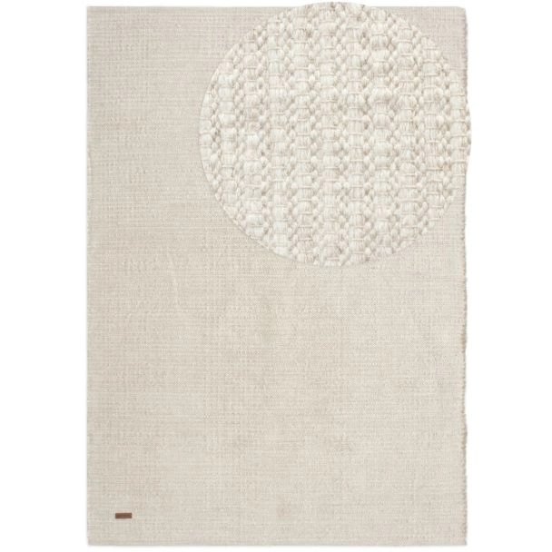 Dette produkt hedder Molly, fremstillet af 80% Uld & 20% Bomuld  materiale med en smuk Offwhite farve - SE Mattor