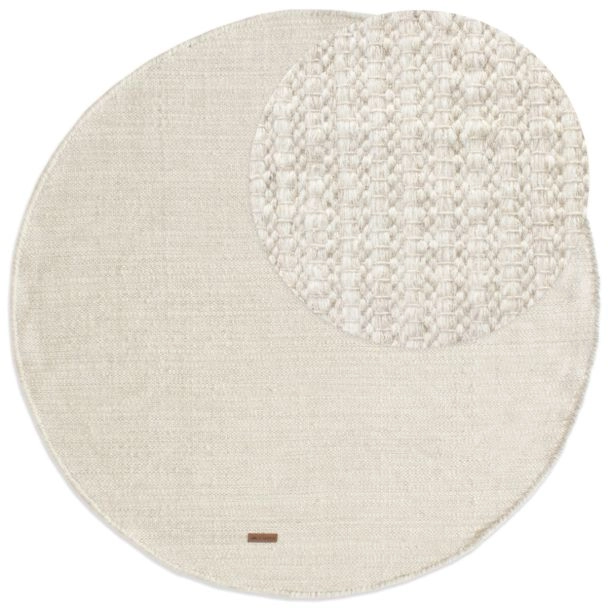 Dette produkt hedder Molly, fremstillet af 80% Uld & 20% Bomuld  materiale med en smuk Offwhite farve - SE Mattor