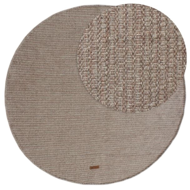 Dette produkt hedder Molly, fremstillet af 80% Uld & 20% Bomuld  materiale med en smuk Gråbeige farve - SE Mattor