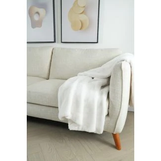 Dette produkt hedder Cat, fremstillet af Polyester materiale med en smuk Offwhite farve - SE Mattor