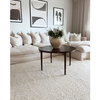 Dette produkt hedder Edessa, fremstillet af 80% Uld & 20% Bomuld  materiale med en smuk Offwhite farve - SE Mattor