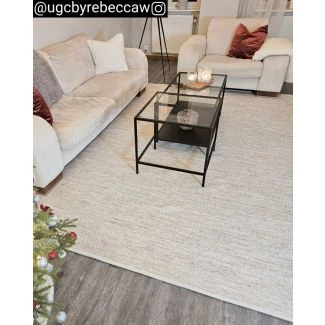Dette produkt hedder Molly, fremstillet af 80% Uld & 20% Bomuld  materiale med en smuk Linned farve - SE Mattor