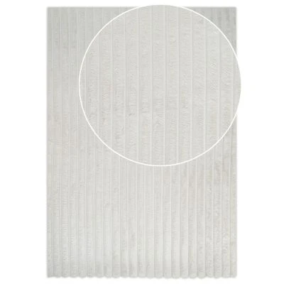 Dette produkt hedder Rabbit Stripe, fremstillet af Polyester materiale med en smuk Offwhite farve - SE Mattor