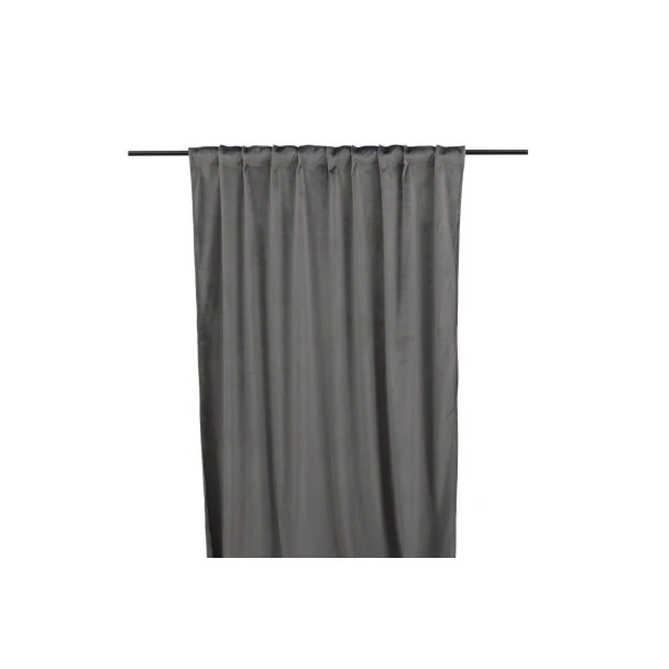 Dette produkt hedder Lavendelvind, fremstillet af Polyester materiale med en smuk Mørkegrå farve - SE Mattor