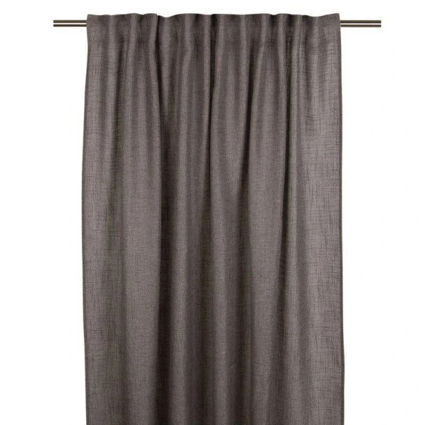 Dette produkt hedder Brooklyn, fremstillet af 79% polyester & 21% viskose materiale med en smuk Grå farve - SE Mattor