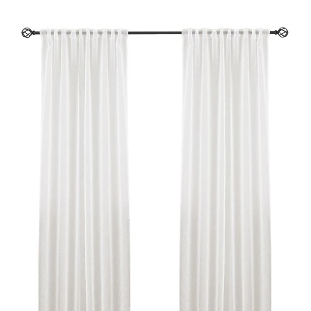 Dette produkt hedder Ellinor, fremstillet af Polyester materiale med en smuk Hvid farve - SE Mattor