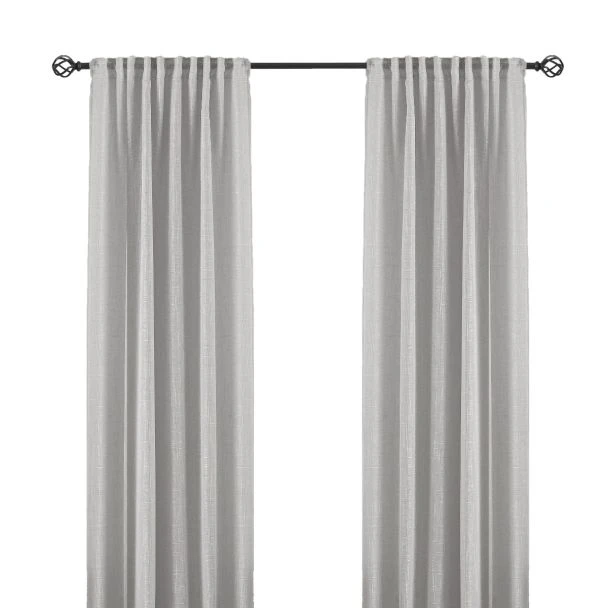 Dette produkt hedder Kristina, fremstillet af Polyester materiale med en smuk Sølv farve - SE Mattor