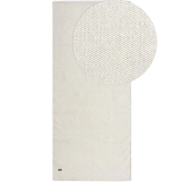 Dette produkt hedder Lunda, fremstillet af 80% Uld & 20% Bomuld  materiale med en smuk Offwhite farve - SE Mattor