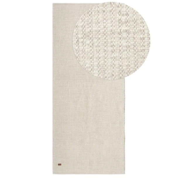 Dette produkt hedder Molly, fremstillet af 80% Uld & 20% Bomuld  materiale med en smuk Offwhite farve - SE Mattor