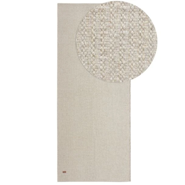 Dette produkt hedder Molly, fremstillet af 80% Uld & 20% Bomuld  materiale med en smuk Beige farve - SE Mattor