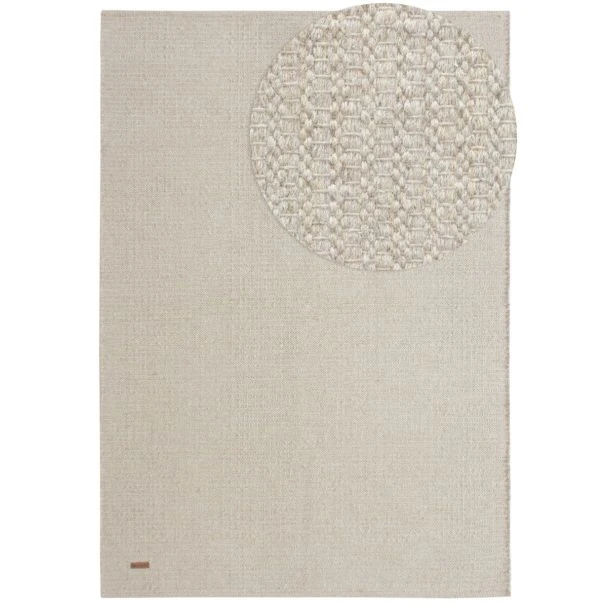 Dette produkt hedder Molly, fremstillet af 80% Uld & 20% Bomuld  materiale med en smuk Beige farve - SE Mattor