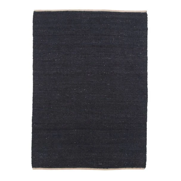 Dette produkt hedder Mina, fremstillet af Jute materiale med en smuk Sort farve - SE Mattor
