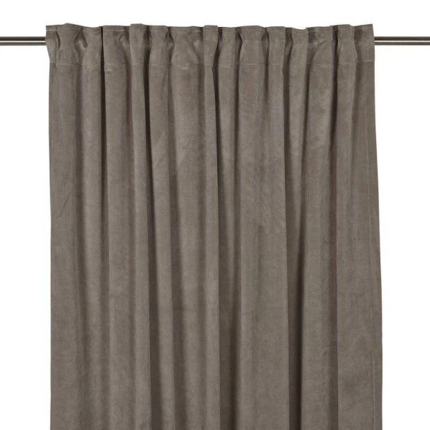 Dette produkt hedder Velvet, fremstillet af Polyester materiale med en smuk Linen farve - SE Mattor