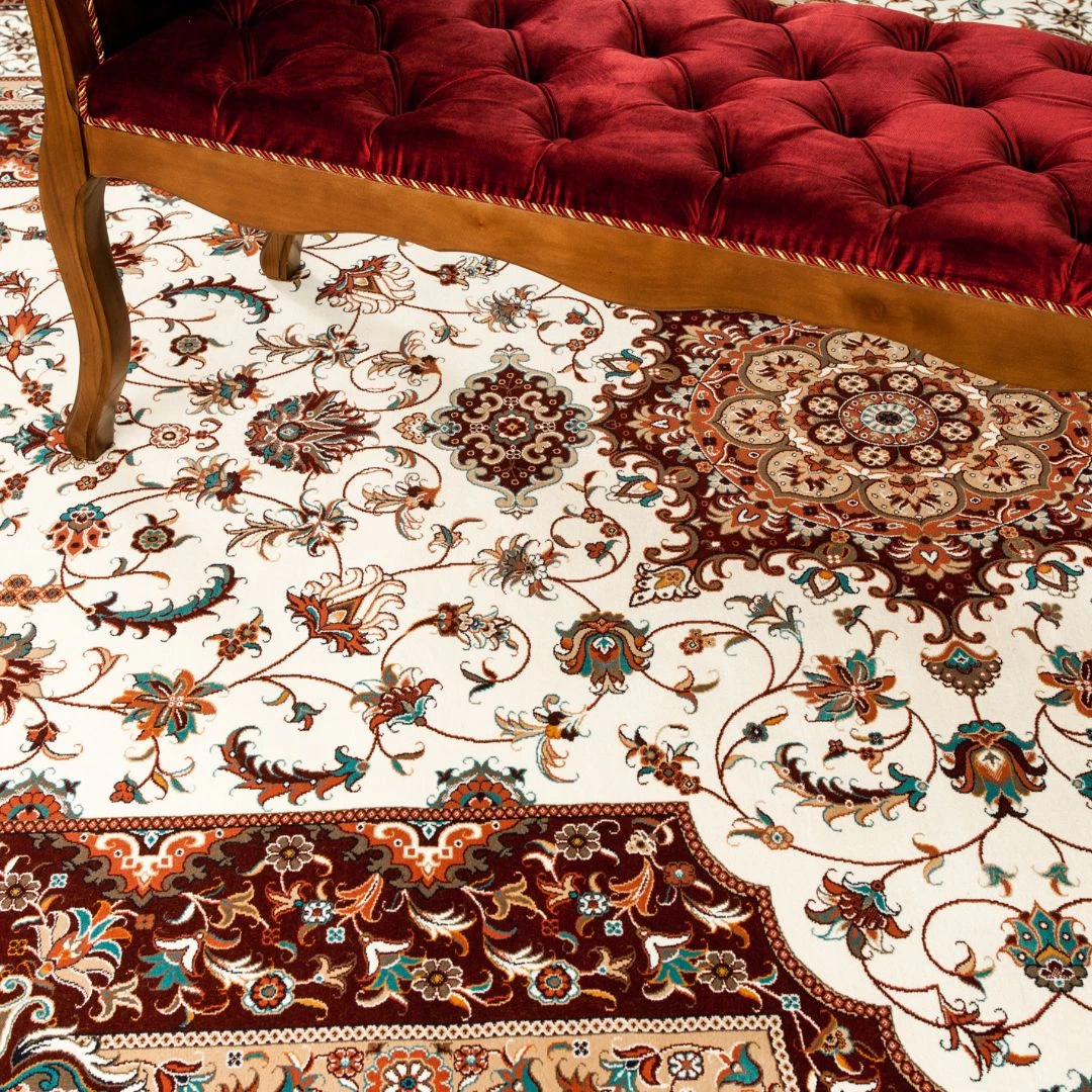 Slidstærkt vintage tæppe med klassisk design, ideelt for en tidløs stil.