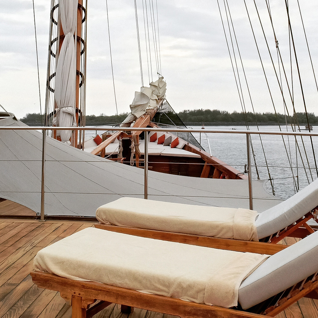 Forskellige typer udendørs tæpper til båd: Valgmuligheder og egenskaber