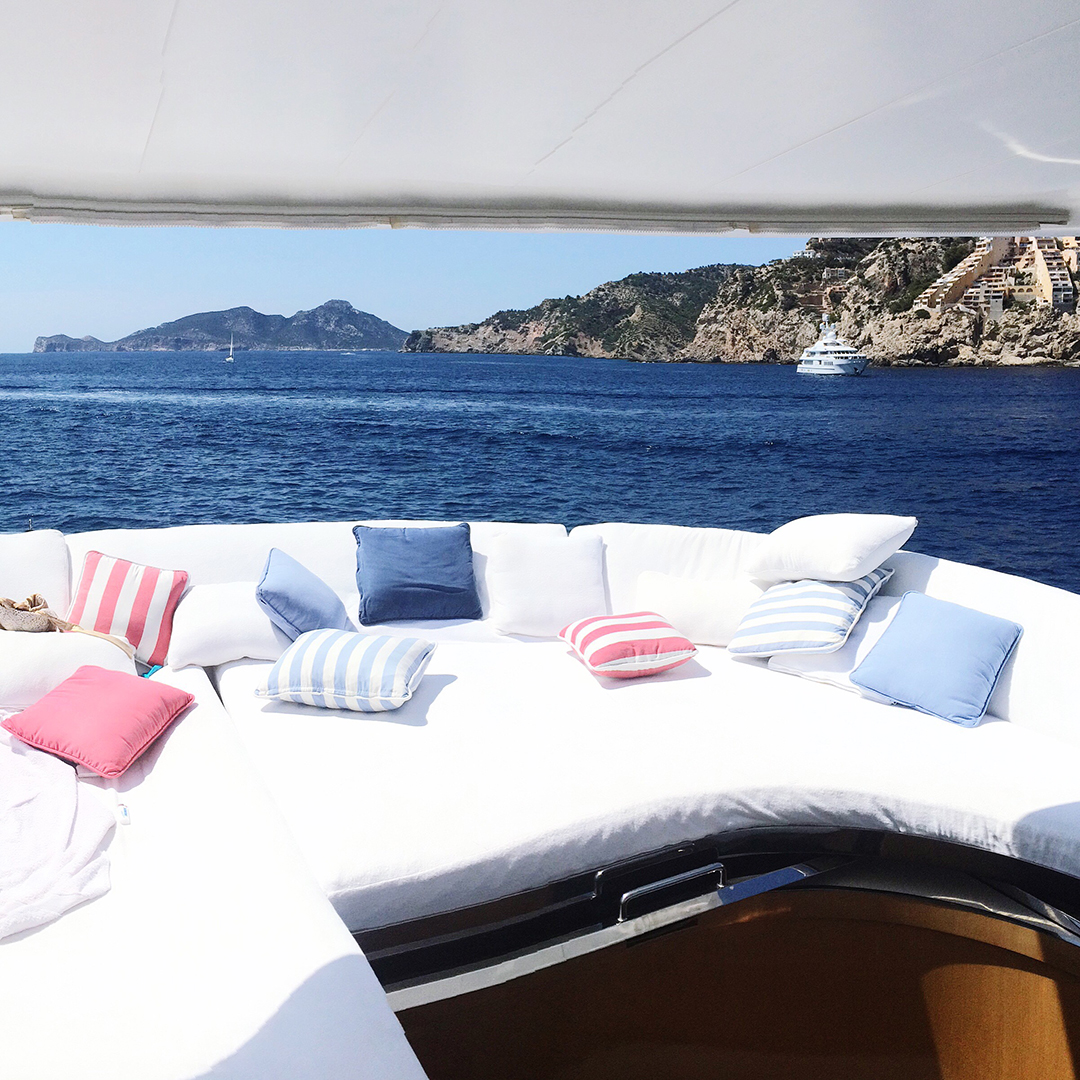 Gør din bådoplevelse komplet med et stilfuldt udendørs tæppe